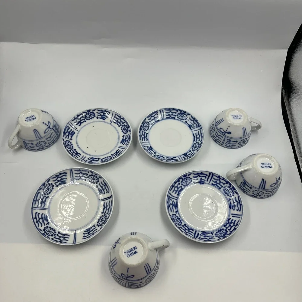 Vtg Blue and White Chinese Porcelain Teacups and Saucers Set of 4 Made in China